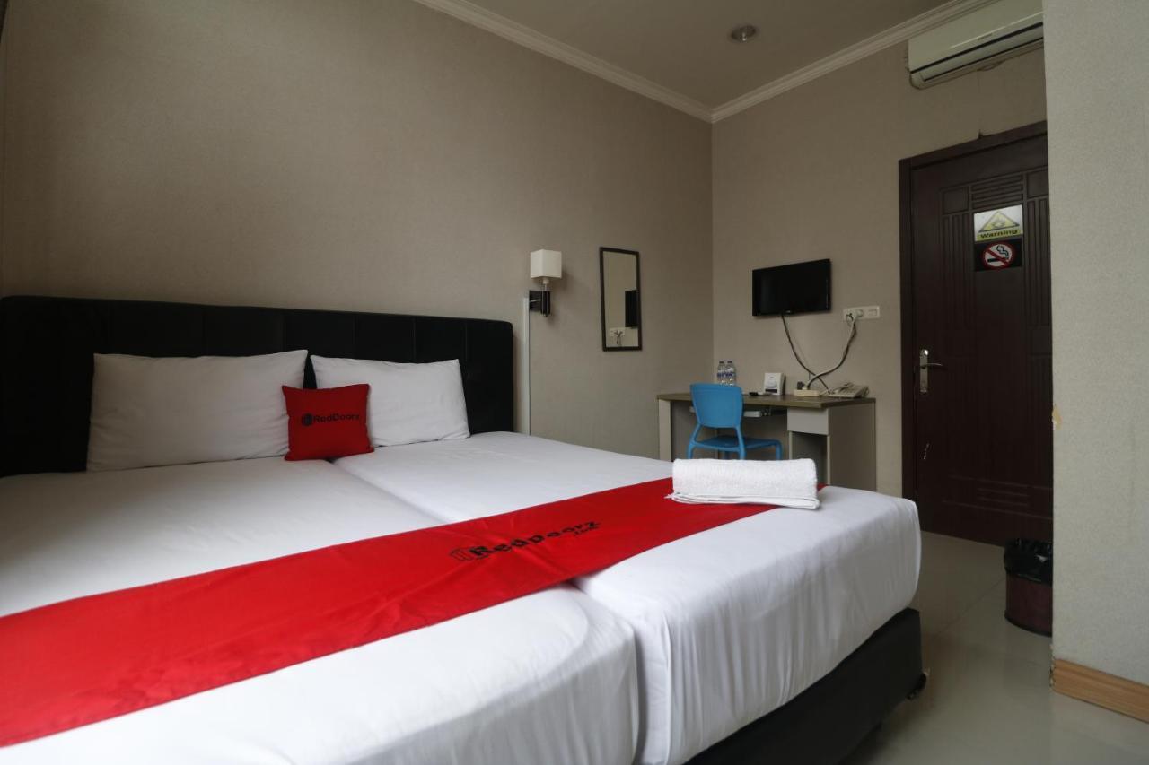 Reddoorz @ Ranotana Manado Hotel Exterior photo