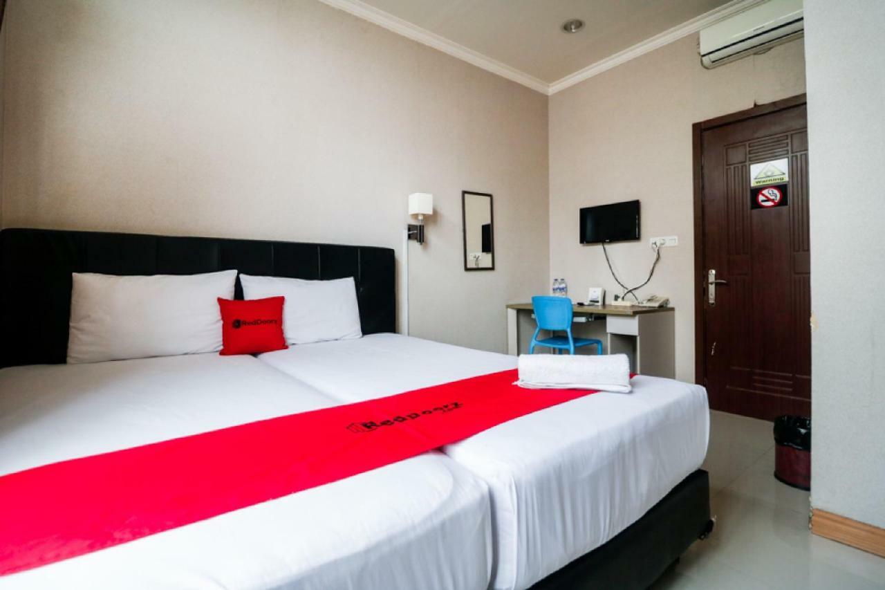 Reddoorz @ Ranotana Manado Hotel Exterior photo